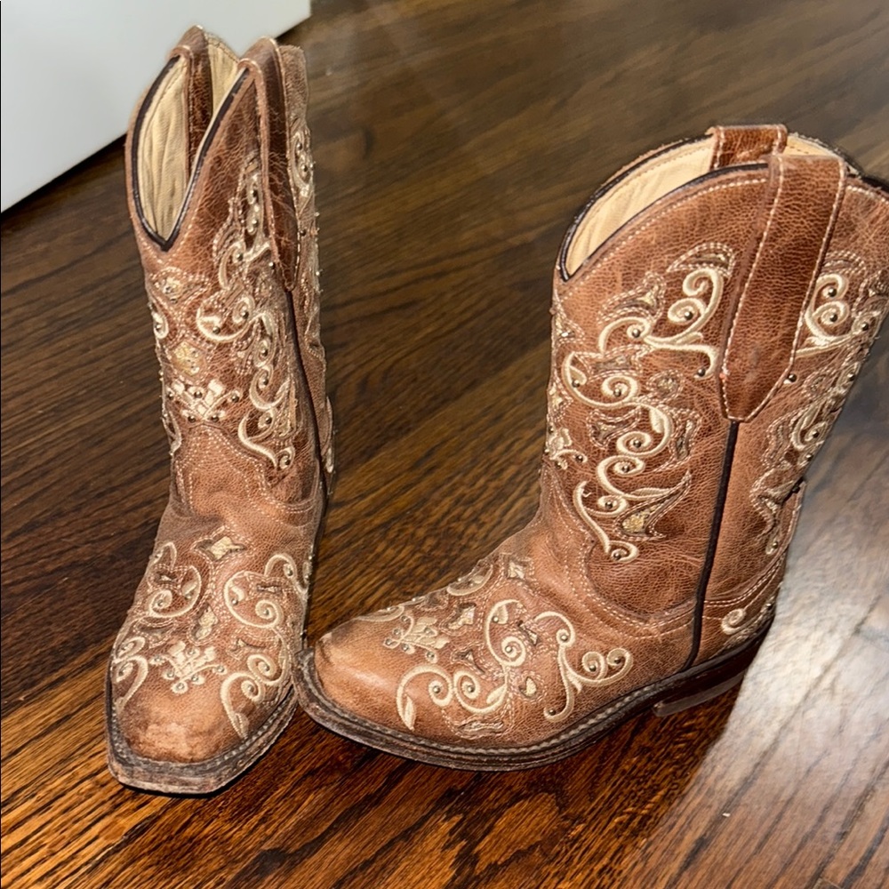 Embroidered Brown Western Boots